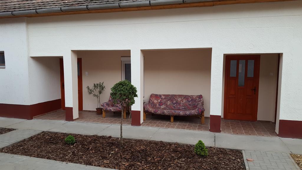 M&M Apartman Tiszafured Luaran gambar