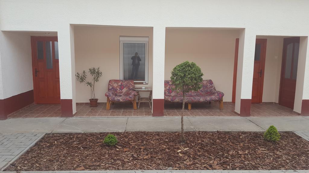 M&M Apartman Tiszafured Luaran gambar